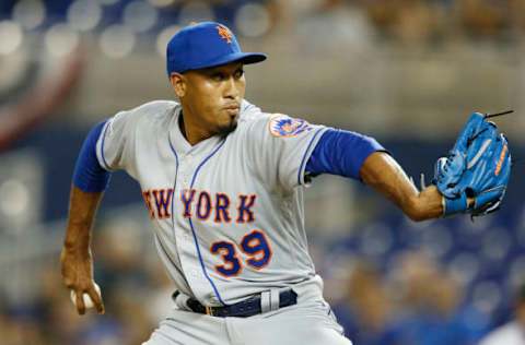 MIAMI, FLORIDA – APRIL 01: Edwin Diaz #39 of the New York Mets delivers a pitch in the ninth inning against the Miami Marlins at Marlins Park on April 01, 2019 in Miami, Florida. (Photo by Michael Reaves/Getty Images)