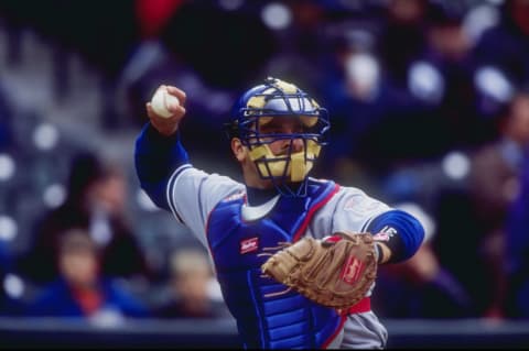 Catcher Mike Piazza of the Los Angeles Dodgers (Credit: Brian Bahr /Allsport)