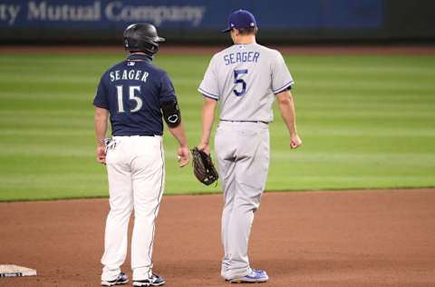 SEATTLE, WASHINGTON - AUGUST 19: Brothers Kyle Seager #15 of the Seattle Mariners and Corey Seager #5 of the Los Angeles Dodgers (Photo by Abbie Parr/Getty Images)