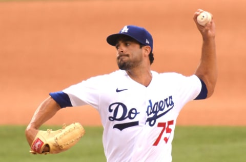 LOS ANGELES, CALIFORNIA - AUGUST 18: Scott Alexander #75 of the Los Angeles Dodgers pitches during the eighth inning against the Seattle Mariners at Dodger Stadium on August 18, 2020 in Los Angeles, California. (Photo by Harry How/Getty Images)