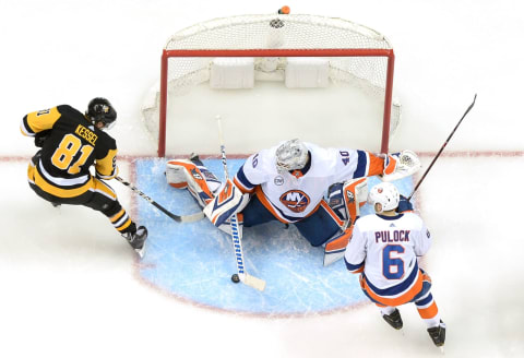 Robin Lehner #40 of the New York Islanders makes a save. (Photo by Justin Berl/Getty Images)