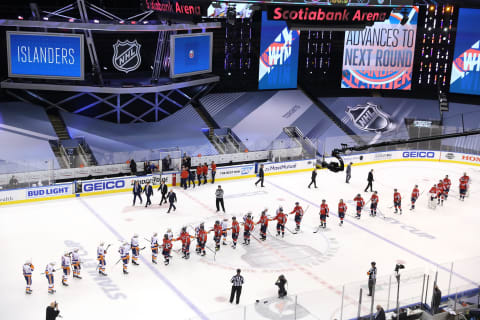 The New York Islanders shake hands with the Washington Capitals (Photo by Elsa/Getty Images)