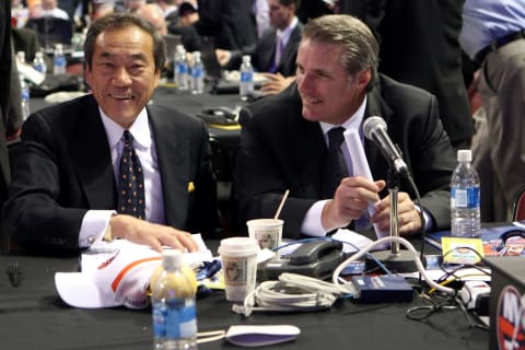 MONTREAL, QC – JUNE 26: (L-R) Team owner Charles Wang and General Manager Garth Snow of the New York Islanders sit at their draft table prior to the first round of the 2009 NHL Entry Draft at the Bell Centre on June 26, 2009 in Montreal, Quebec, Canada. (Photo by Bruce Bennett/Getty Images)