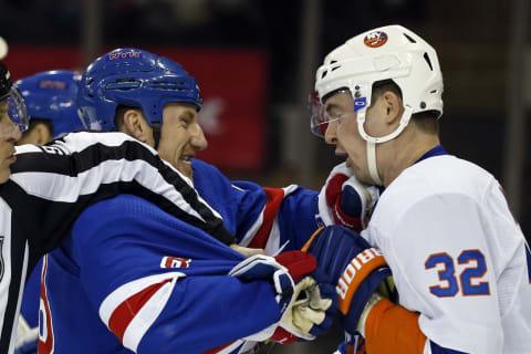 New York Islanders left wing Ross Johnston (32) (Adam Hunger-USA TODAY Sports)