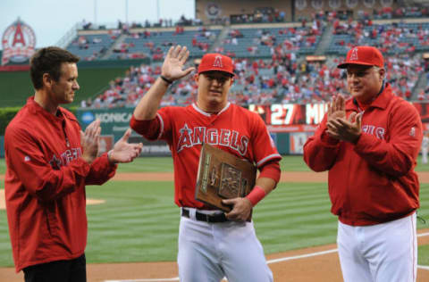 ANAHEIM, CA – APRIL 13: Mike Trout #27 (C) of the Los Angeles Angels of Anaheim is presented with the Jackie Robinson Rookie of the Year Award before the game against the Houston Astros at Angel Stadium of Anaheim on April 13, 2013 in Anaheim, California. (Photo by Lisa Blumenfeld/Getty Images)