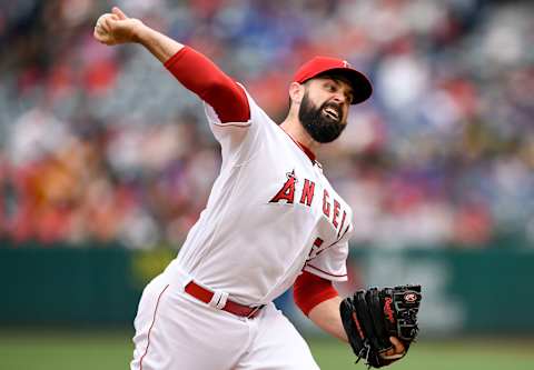 May 7, 2017; Anaheim, CA, USA; Los Angeles Angels starting pitcher Matt Shoemaker (52) pitches against the Houston Astros during the first inning at Angel Stadium of Anaheim. Mandatory Credit: Kelvin Kuo-USA TODAY Sports