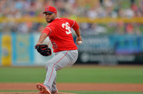 Los Angeles Angels pitcher Yusmeiro Petit pitches against the Seattle Mariners. Mandatory Credit: Jake Roth-USA TODAY Sports