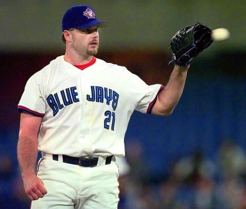 Toronto Blue Jay’s pitcher Roger Clemens catches the ball in the early innings against the Baltimore Orioles at Toronto’s Skydome 21 September. Clemens is in the running for the Cy Young award for the second consecutive year. (ELECTRONIC IMAGE) AFP PHOTO Carlo ALLEGRI (Photo by CARLO ALLEGRI / AFP) (Photo by CARLO ALLEGRI/AFP via Getty Images)