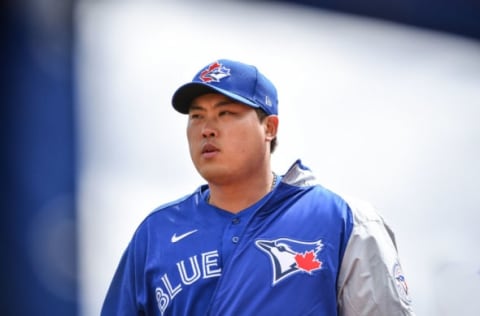 DUNEDIN, FLORIDA – FEBRUARY 27: Hyun-Jin Ryu #99 of the Toronto Blue Jays heads to the dugout before the first inning during the spring training game against the Minnesota Twins at TD Ballpark on February 27, 2020 in Dunedin, Florida. (Photo by Mark Brown/Getty Images)