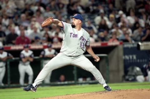 30 Aug 2000: David Wells #33 of the Toronto Blue Jays winds back to pitch the ball during the game against the Anaheim Angels at Edison Field in Anaheim, California. The Blue Jays defeated the Angels 11-2.Mandatory Credit: Jeff Gross /Allsport