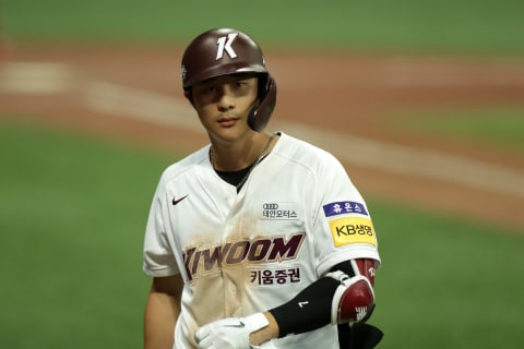 SEOUL, SOUTH KOREA – AUGUST 23: Outfielder Kim Ha-Seong #7 of Kiwoom Heroes reacts in the bottom of the ninth inning during the KBO League game between KIA Tigers and Kiwoom Heroes at the Gocheok Skydome on August 23, 2020 in Seoul, South Korea. (Photo by Han Myung-Gu/Getty Images)