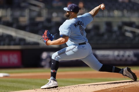 NEW YORK, NEW YORK – MAY 27: Alek Manoah #6 of the Toronto Blue Jays makes his MLB debut pitching during the first inning of Game One of a doubleheader against the New York Yankees at Yankee Stadium on May 27, 2021 in the Bronx borough of New York City. (Photo by Sarah Stier/Getty Images)