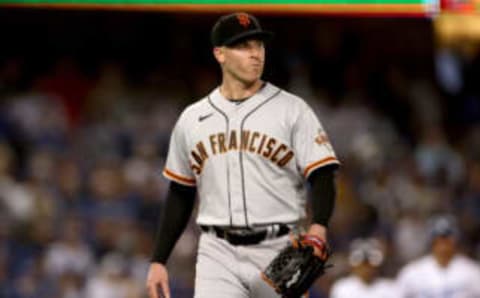 LOS ANGELES, CALIFORNIA – OCTOBER 12: Anthony DeSclafani #26 of the San Francisco Giants leaves the game against the Los Angeles Dodgers during the second inning in game 4 of the National League Division Series at Dodger Stadium on October 12, 2021 in Los Angeles, California. (Photo by Harry How/Getty Images)