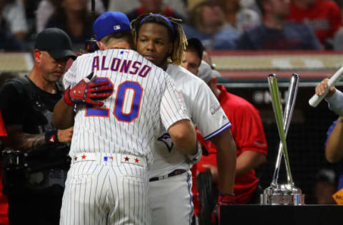 CLEVELAND, OHIO – JULY 08: Pete Alonso of the New York Mets hugs Vladimir Guerrero Jr. of the Toronto Blue Jays during the T-Mobile Home Run Derby at Progressive Field on July 08, 2019 in Cleveland, Ohio. (Photo by Gregory Shamus/Getty Images)