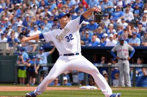 Apr 5, 2016; Kansas City, MO, USA; Kansas City Royals starting pitcher Chris Young (32) delivers a pitch in the first inning against the New York Mets at Kauffman Stadium. Mandatory Credit: Denny Medley-USA TODAY Sports