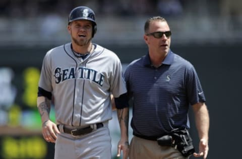 MINNEAPOLIS, MN – MAY 18: Corey Hart #27 of the Seattle Mariners leaves the game with an injury after stealing second base during the fourth inning of the game against the Minnesota Twins on May 18, 2014 at Target Field in Minneapolis, Minnesota. The Mariners defeated the Twins 6-2. (Photo by Hannah Foslien/Getty Images)