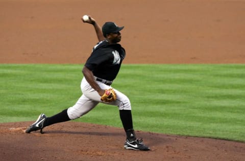 LOS ANGELES – MAY 17: Dontrelle Willis #35 of the Florida Marlins. (Photo by Lisa Blumenfeld/Getty Images)