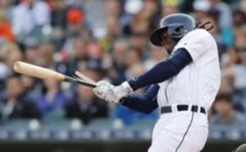 May 16, 2016; Detroit, MI, USA; Detroit Tigers center fielder Cameron Maybin (4) breaks his bat on a foul ball in the first inning against the Minnesota Twins at Comerica Park. Mandatory Credit: Rick Osentoski-USA TODAY Sports