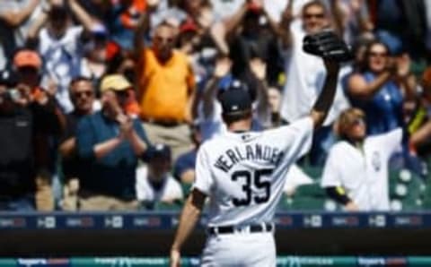 May 18, 2016; Detroit, MI, USA; Detroit Tigers starting pitcher Justin Verlander (35) waves to the crowd as he walks off the field after the fourth inning where he recorded his 2000th strike out on the last out of the inning against the Minnesota Twins at Comerica Park. Mandatory Credit: Rick Osentoski-USA TODAY Sports