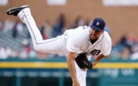 May 17, 2016; Detroit, MI, USA; Detroit Tigers starting pitcher Mike Pelfrey (37) pitches in the first inning against the Minnesota Twins at Comerica Park. Mandatory Credit: Rick Osentoski-USA TODAY Sports