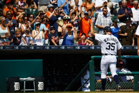 Jul 20, 2016; Detroit, MI, USA; Detroit Tigers starting pitcher Justin Verlander (35) acknowledges the fans as he walks off the field in the eighth inning against the Minnesota Twins at Comerica Park. Mandatory Credit: Rick Osentoski-USA TODAY Sports