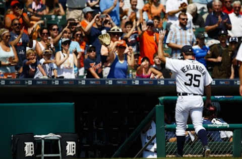 Jul 20, 2016; Detroit, MI, USA; Detroit Tigers starting pitcher Justin Verlander (35) acknowledges the fans as he walks off the field in the eighth inning against the Minnesota Twins at Comerica Park. Mandatory Credit: Rick Osentoski-USA TODAY Sports