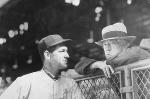 DETROIT, MI – CIRCA 1930: Bucky Harris talks with baseball commissioner Judge Landis. (Photo Reproduction by Transcendental Graphics/Getty Images)