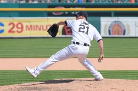 Mark Lowe pitches against the Chicago White Sox. (Photo by Mark Cunningham/MLB Photos via Getty Images)