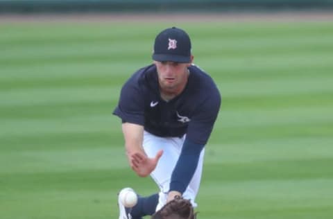 Detroit Tigers Zack Short throws to first.