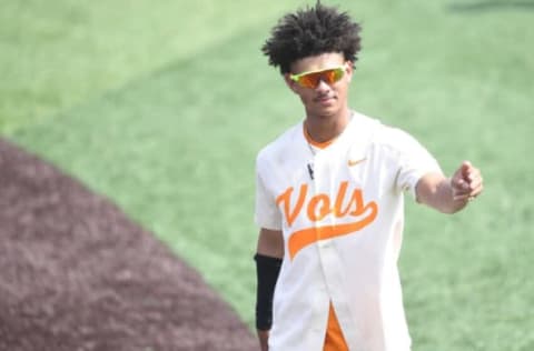 Tennessee’s Trey Lipscomb (21) points to the fans after the NCAA Knoxville Super Regionals between Tennessee and Notre Dame at Lindsey Nelson Stadium in Knoxville, Tennessee on Sunday, June 12, 2022.Utvsndbaseball 2210