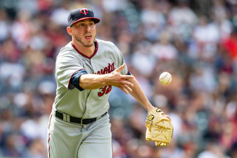 CLEVELAND, OH – AUGUST 30: Pitcher Oliver Drake #32 of the Minnesota Twins throws out Francisco Lindor #12 of the Cleveland Indians at first during the seventh inning at Progressive Field on August 30, 2018 in Cleveland, Ohio. (Photo by Jason Miller/Getty Images)