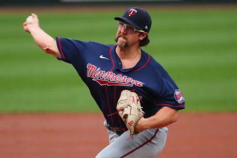 Randy Dobnak of the Minnesota Twins delivers a pitch against the St. Louis Cardinals. (Photo by Dilip Vishwanat/Getty Images)