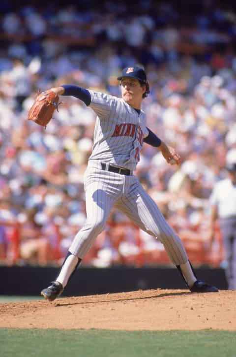 ANAHEIM, CA – 1988: Frank Viola #16 of the Minnesota Twins pitches during an MLB game against the California Angels circa 1988 at Anaheim Stadium in Anaheim, California. (Photo by Tim DeFrisco/Getty Images)