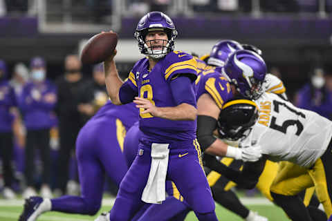 Minnesota Vikings quarterback Kirk Cousins throws a pass against the Pittsburgh Steelers. (Jeffrey Becker-USA TODAY Sports)