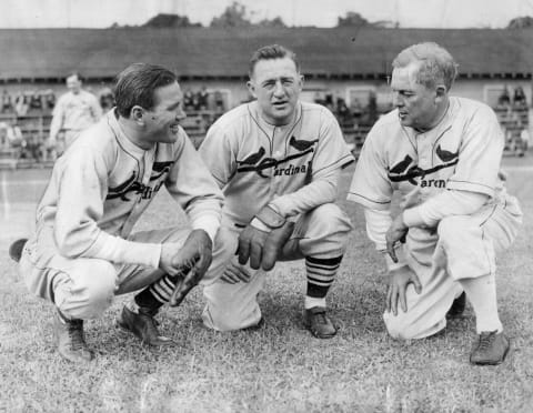 BRADENTON, FLORIDA – MARCH, 1935. Dizzy Dean, Frankie Frisch, and Sam Breadon discuss the upcoming St. Louis Cardinals season at spring training at Bradenton, Florida in March of 1935. (Photo by Mark Rucker/Transcendental Graphics, Getty Images)