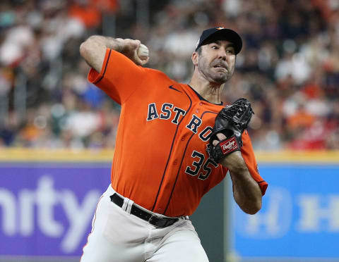 HOUSTON, TEXAS – JULY 29: Justin Verlander #35 of the Houston Astros pitches in the first inning against the Seattle Mariners at Minute Maid Park on July 29, 2022 in Houston, Texas. (Photo by Bob Levey/Getty Images)