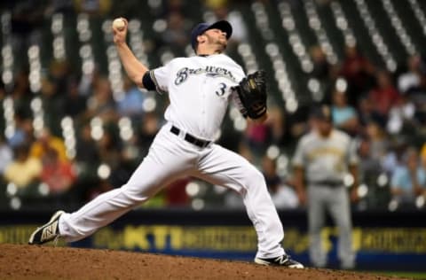 MILWAUKEE, WI – SEPTEMBER 22: Tyler Thornburg #37 of the Milwaukee Brewers throws a pitch during the ninth inning of a game against the Pittsburgh Pirates at Miller Park on September 22, 2016 in Milwaukee, Wisconsin. (Photo by Stacy Revere/Getty Images)