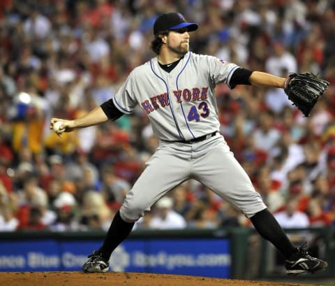 PHILADELPHIA, PA – SEPTEMBER 24: R.A. Dickey #43 of the New York Mets pitches against the Philadelphia Phillies on September 24, 2010 at Citizens Bank Park in Philadelphia, Pennsylvania. (Photo by Jim Luzzi/Getty Images)