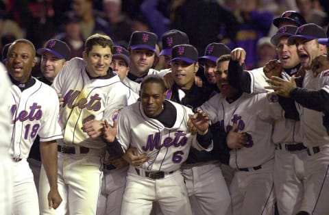 New York Mets players wait for their teammate Benny Agbayani as he heads for home after his 13th inning winning home run against the San Francisco Giants during the National League Division Series 07 October, 2000 at Shea Stadium in New York. The Mets won the game 3-2. AFP PHOTO Heather HALL (Photo by HEATHER HALL / AFP) (Photo credit should read HEATHER HALL/AFP via Getty Images)