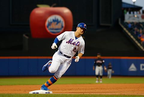 NEW YORK, NEW YORK – AUGUST 20: J.D. Davis #28 of the New York Mets runs the bases after his second inning two run home run against the Cleveland Indians at Citi Field on August 20, 2019 in New York City. (Photo by Jim McIsaac/Getty Images)