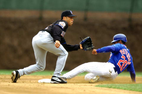 CHICAGO – CIRCA 2002: Roberto Alomar #12 of the New York Mets fields during an MLB game at Wrigley Field in Chicago, Illinois. Alomar played for 17 seasons with 7 different teams was a 12-time All-Star and was inducted in the Baseball Hall of Fame in 2011. (Photo by SPX/Ron Vesely Photography via Getty Images)