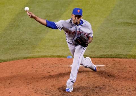 MIAMI, FLORIDA – AUGUST 19: Edwin Diaz #39 of the New York Mets delivers a pitch during the game against the Miami Marlins at Marlins Park on August 19, 2020 in Miami, Florida. (Photo by Mark Brown/Getty Images)