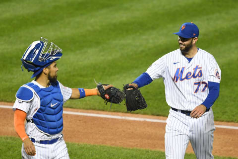 NEW YORK, NEW YORK – SEPTEMBER 19: David Peterson #77 high-fives Robinson Chirinos #26 of the New York Mets after the sixth inning against the Atlanta Braves at Citi Field on September 19, 2020 in the Queens borough of New York City. (Photo by Sarah Stier/Getty Images)