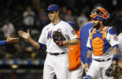 NEW YORK, NEW YORK – APRIL 23: (NEW YORK DAILIES OUT) Jacob deGrom #48 of the New York Mets celebrates his shutout against the Washington Nationals with his teammates at Citi Field on April 23, 2021 in New York City. All players are wearing the number 42 in honor of Jackie Robinson Day. The Mets defeated the Nationals 6-0. (Photo by Jim McIsaac/Getty Images)