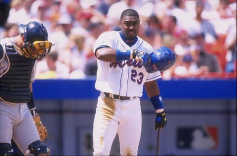 26 Jun 1998: Bernard Gilkey #23 of the New York Mets in action during an interleague game against the New York Yankees at Shea Stadium in Flushing, New York. The Yankees defeated the Mets 7-2.