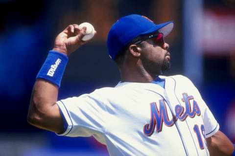 18 Jul 1998: Infielder Lenny Harris #19 of the New York Mets in action during the game against the Philadelphia Phillies at Shea Stadium in Flushing, New York. The Mets defeated the Phillies 7-0.