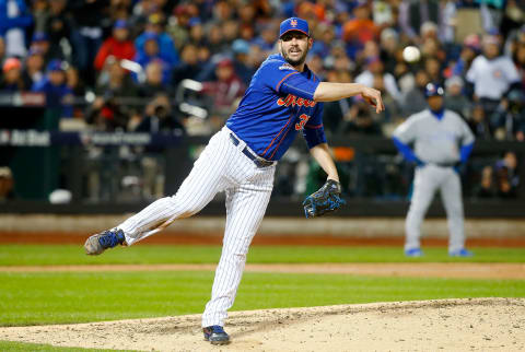 NEW YORK, NY – OCTOBER 17: (NEW YORK DAILIES OUT) Matt Harvey #33 of the New York Mets throws for an out in the sixth inning against the Chicago Cubs during game one of the 2015 MLB National League Championship Series at Citi Field on October 17, 2015 in the Flushing neighborhood of the Queens borough of New York City. The Mets defeated the Cubs 4-2. (Photo by Jim McIsaac/Getty Images)