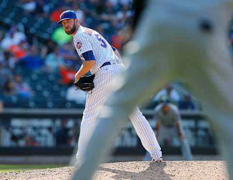 NEW YORK, NY – JUNE 01: Pitcher Jim Henderson #51 of the New York Mets looks to hold Todd Frazier #21 of the Chicago White Sox close to first base during a game at Citi Field on June 1, 2016 in the Flushing neighborhood of the Queens borough of New York City. (Photo by Rich Schultz/Getty Images)