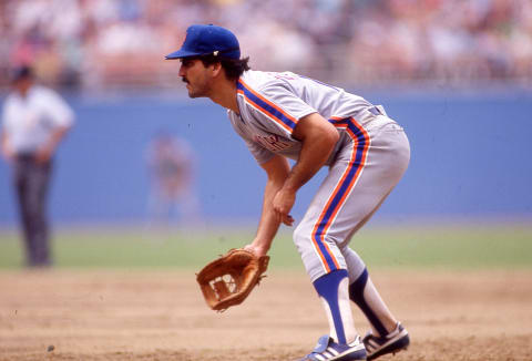 LOS ANGELES,CA-CIRCA 1986: Keith Hernandez of the New York Mets prepares to field against the Los Angeles Dodgers at Dodger Stadium circa 1986 in Los Angeles,California. (Photo by Owen C. Shaw/Getty Images)