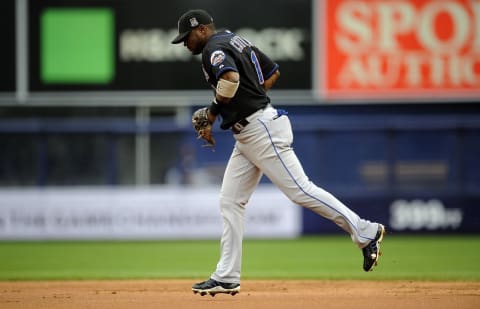 NEW YORK – JUNE 13: Luis Castillo #1 of the New York Mets runs to the dugout against the New York Yankees on June 13, 2009 at Yankee Stadium in the Bronx Borough of New York City. (Photo by Jeff Zelevansky/Getty Images)